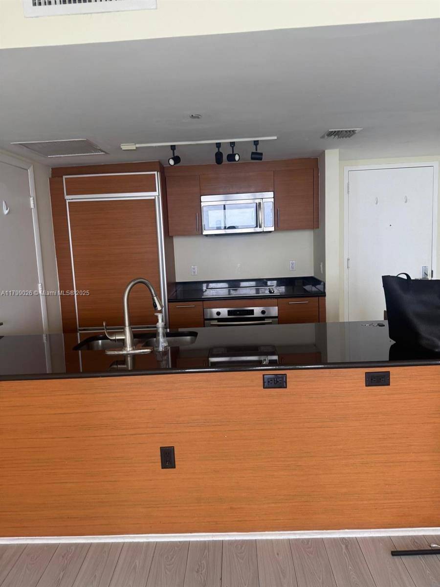 Miami, FL 33132,50 Biscayne Blvd #2204