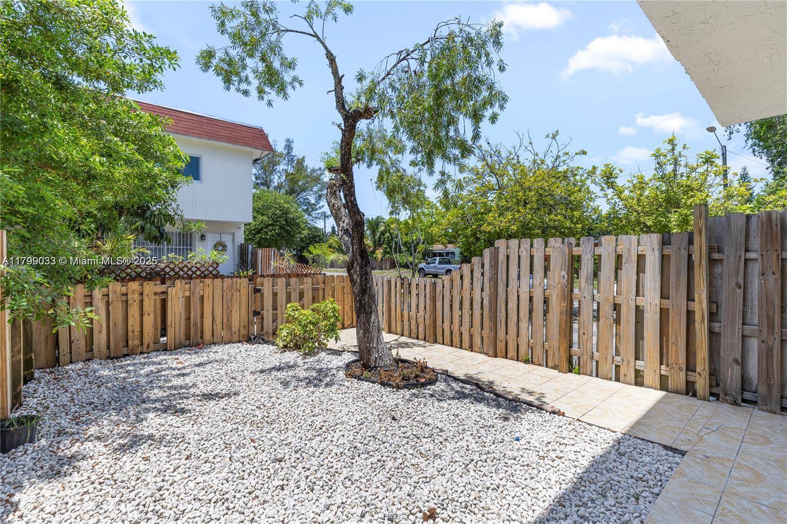Miami, FL 33162,1520 NE 151st #101