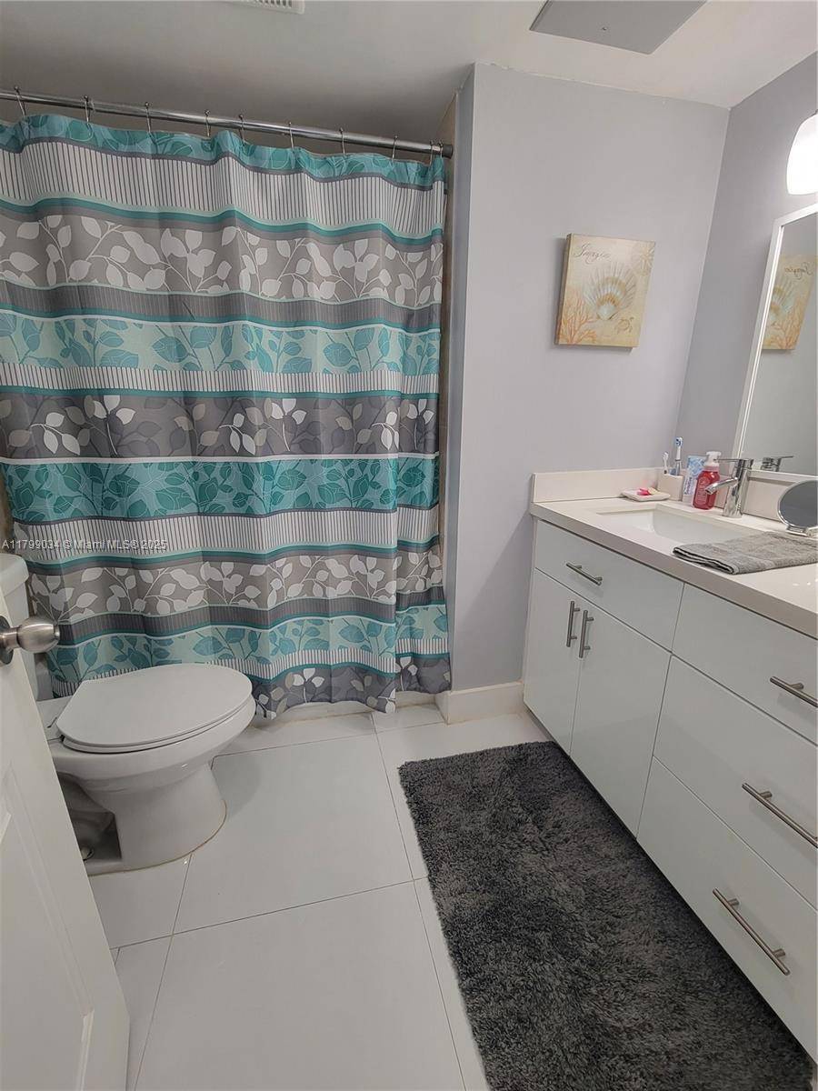 North Miami Beach, FL 33160,3703 NE 166th St #808