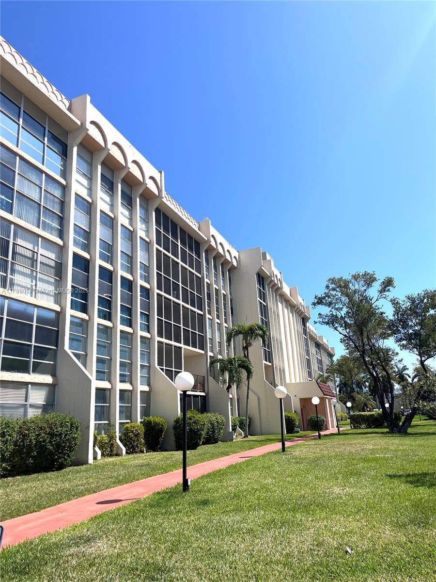 Hallandale Beach, FL 33009,851 Three Islands Blvd #505