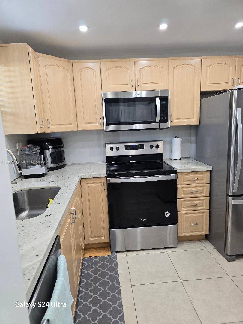 Sunrise, FL 33322,9800 Sunrise Lakes Blvd #104