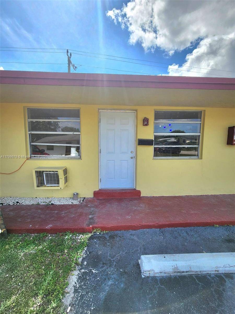 West Park, FL 33023,5926 SW 26th St #2