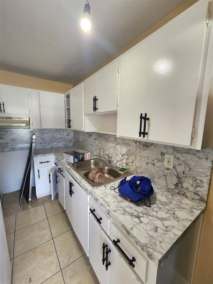 West Park, FL 33023,5926 SW 26th St #2