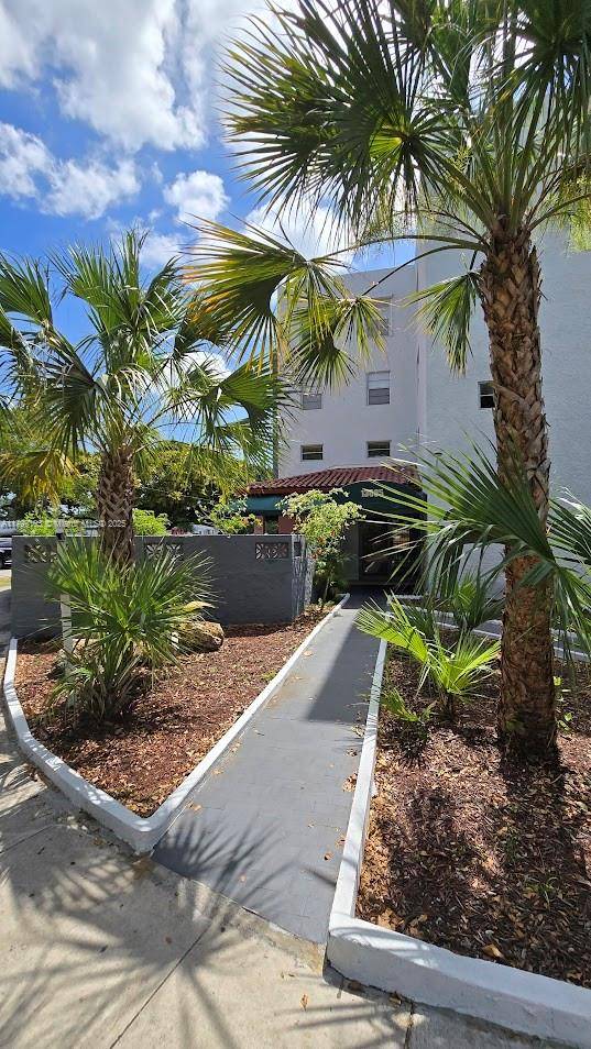 North Miami, FL 33161,13685 NE 10th Ave #205