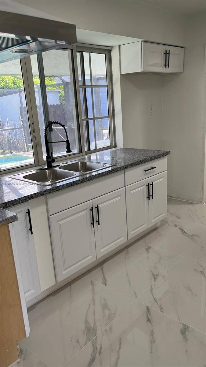 Miramar, FL 33023,6704 Emerald Lake Dr