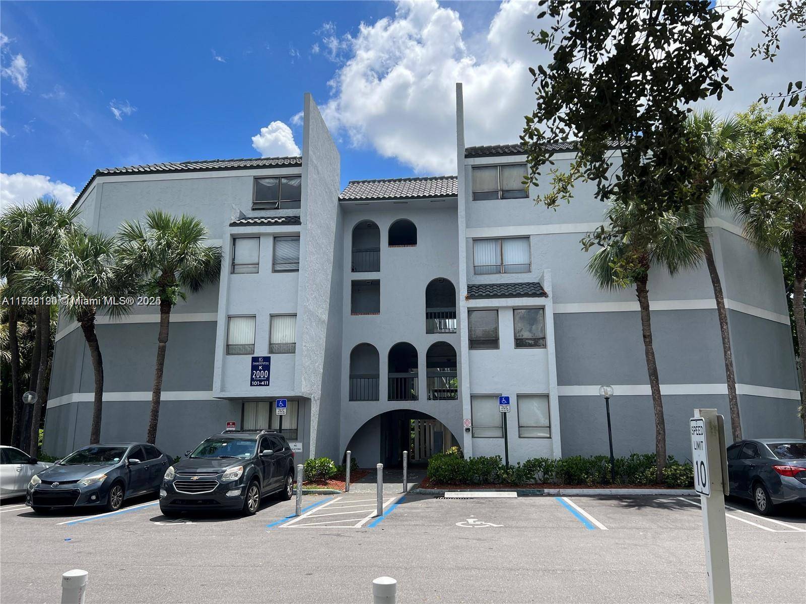 West Palm Beach, FL 33401,2000 N Congress Ave #411