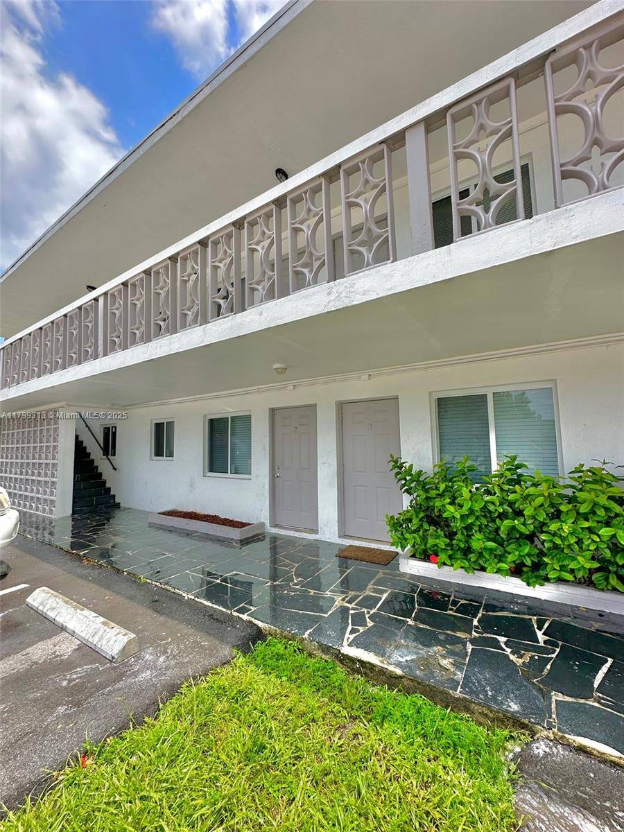 Miami, FL 33150,10 NW 77th St #7