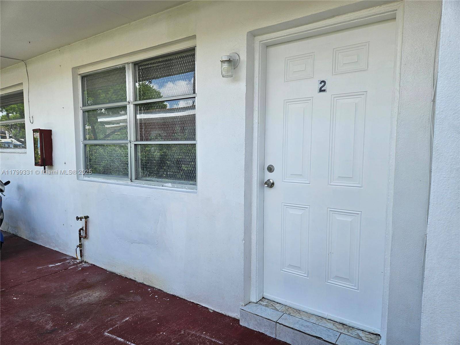 North Miami Beach, FL 33162,1970 NE 168th St #2
