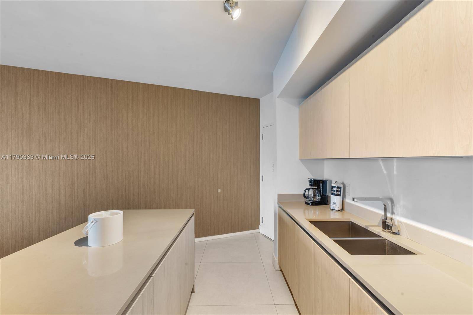 Hollywood, FL 33019,4111 S Ocean Dr #2307