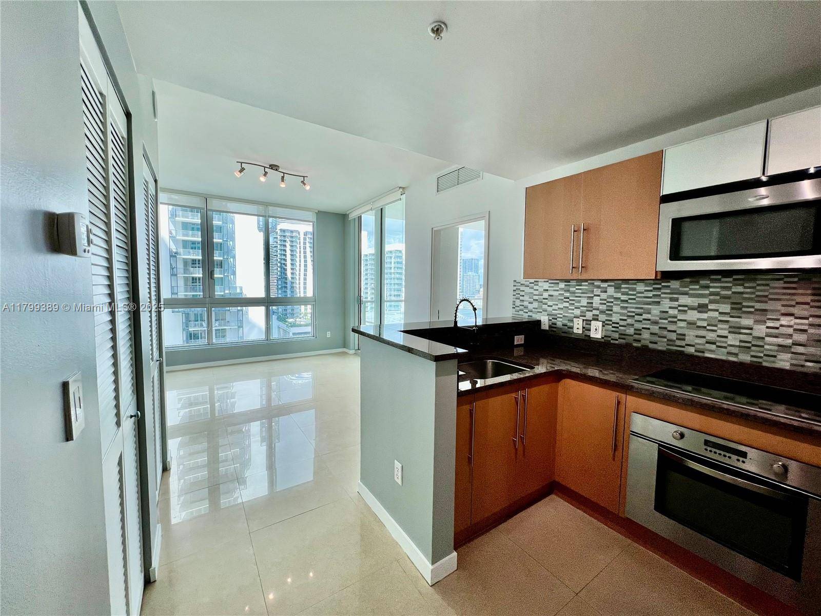 Miami, FL 33131,300 S Biscayne Blvd #2111