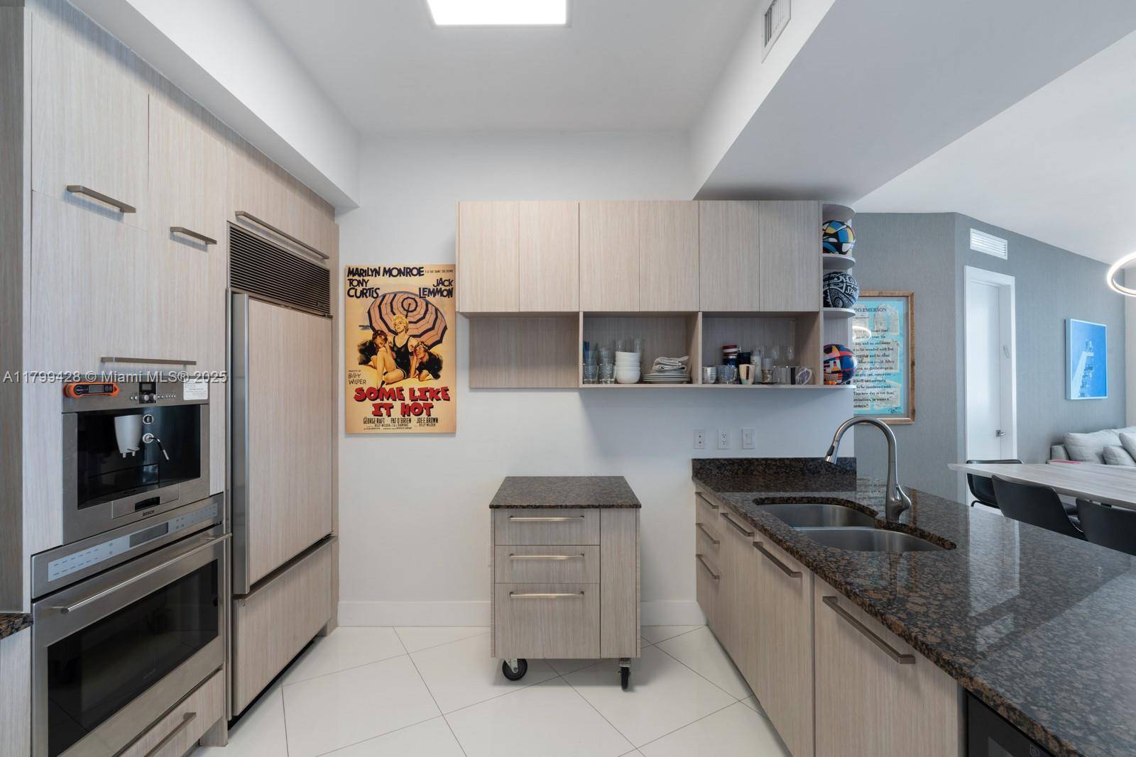 Sunny Isles Beach, FL 33160,15901 Collins Ave #1207