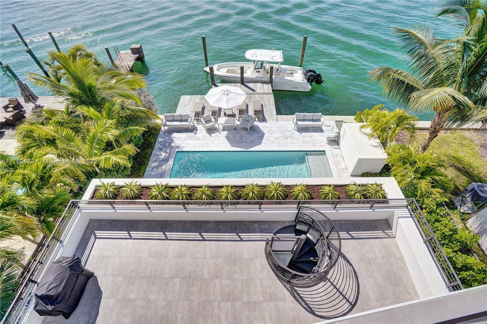 Miami Beach, FL 33141,1930 Bay Rd Second Level Un #PH-1
