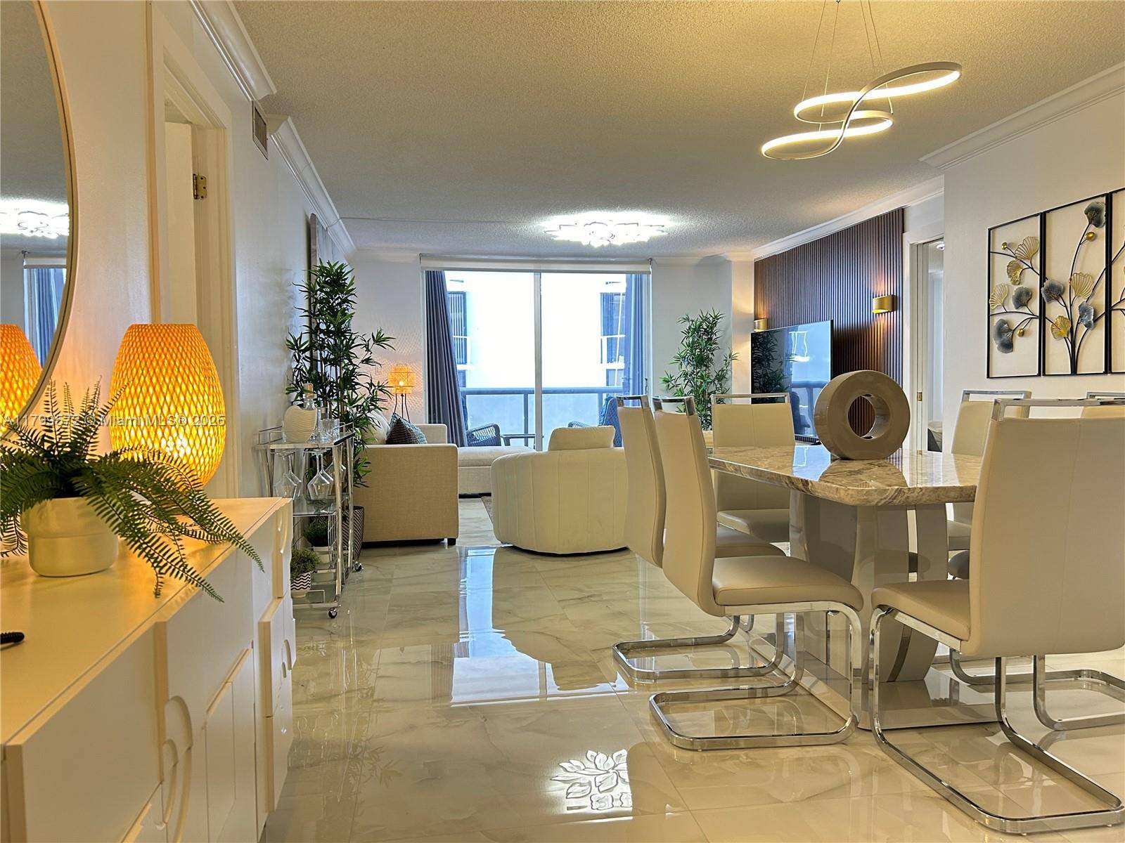 Miami Beach, FL 33140,6039 Collins Ave #1507