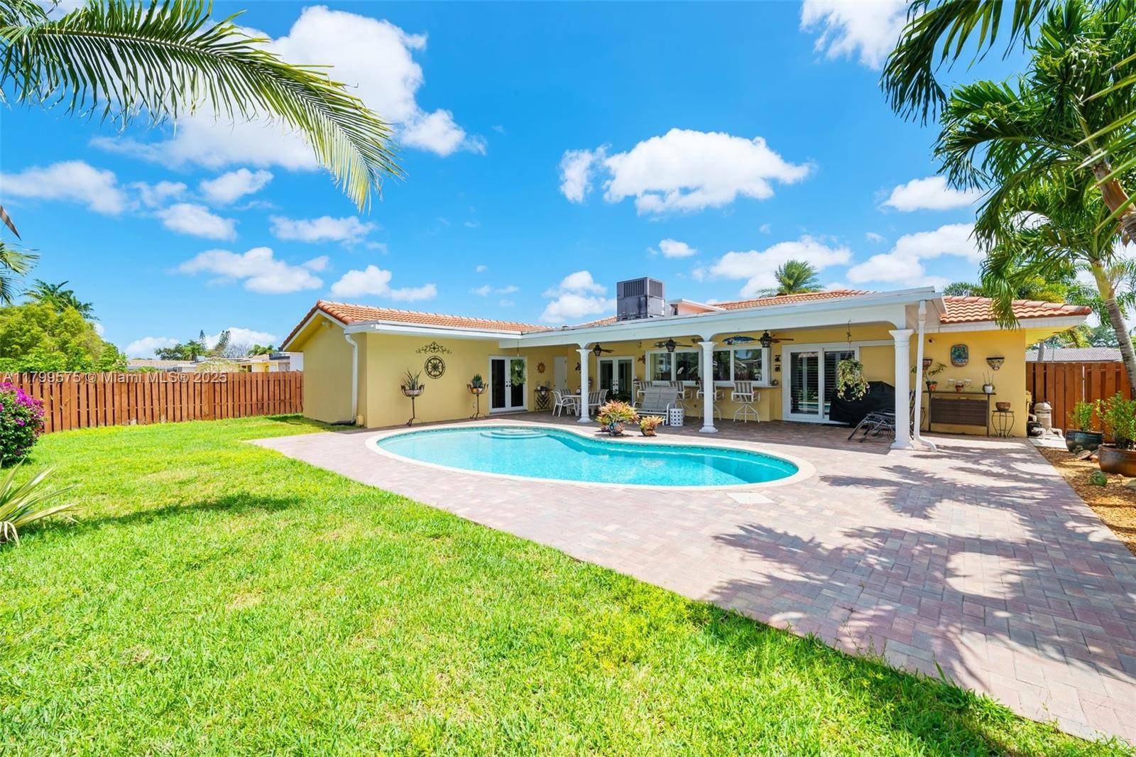 Hollywood, FL 33021,5221 Roosevelt St