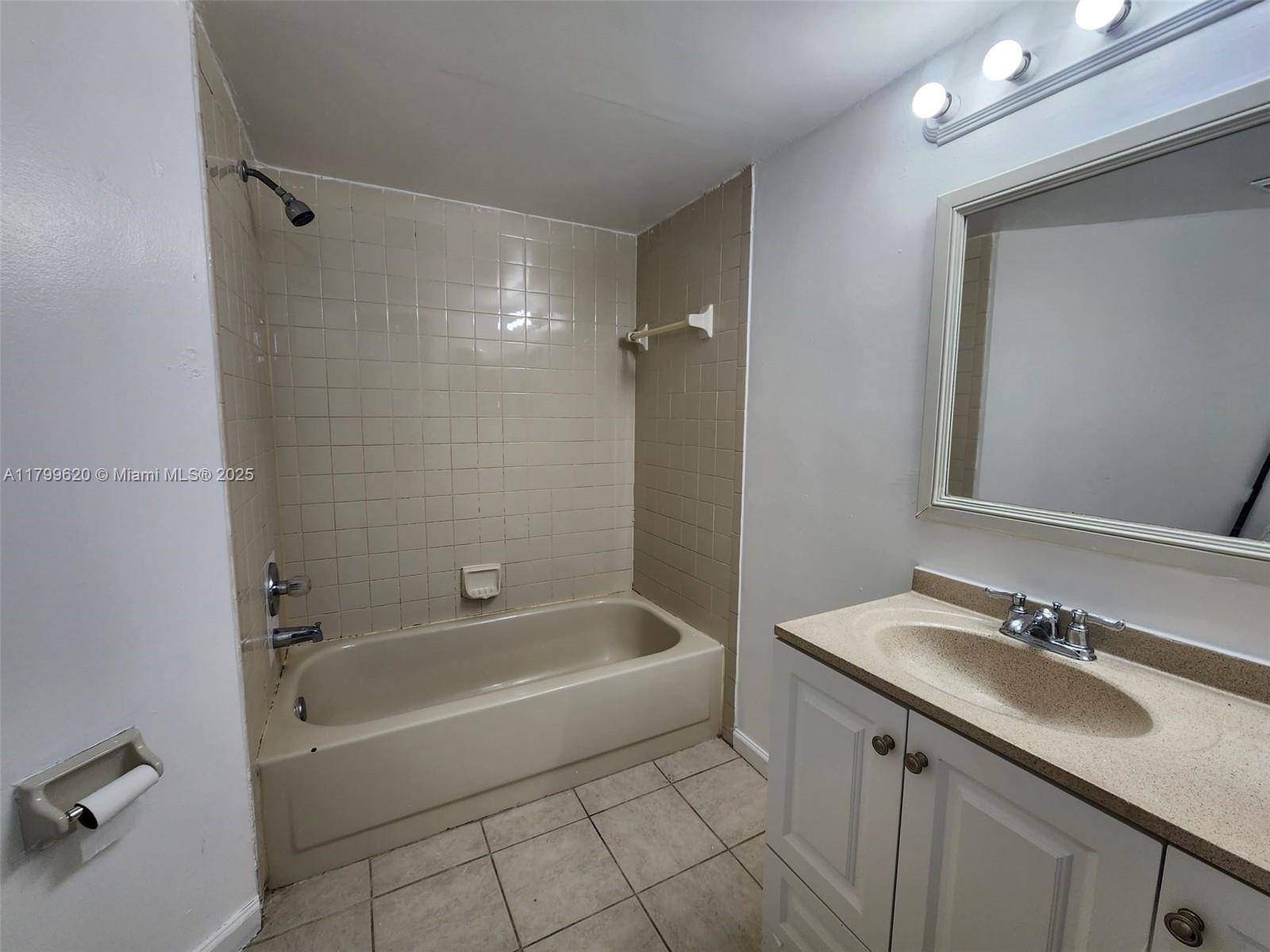 Oakland Park, FL 33309,216 Lake Pointe Dr #128
