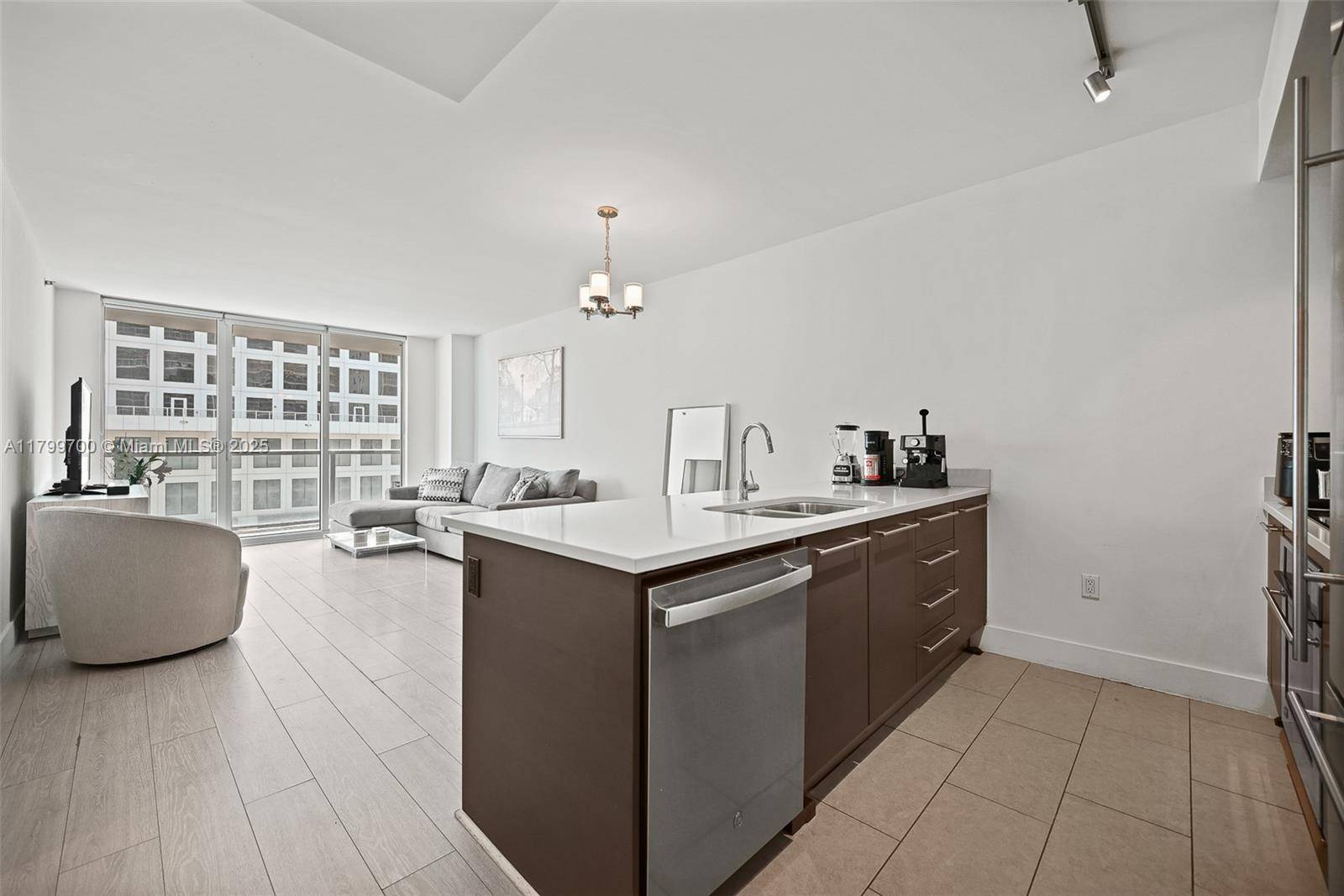 Miami, FL 33131,500 Brickell Ave #1208
