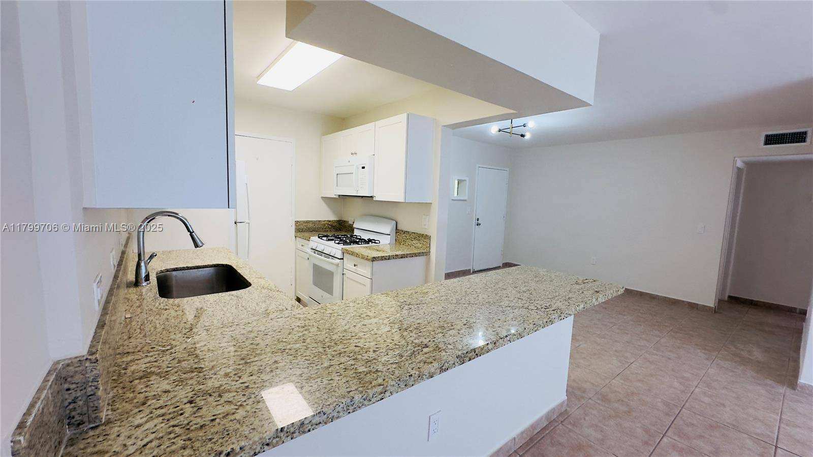Pinecrest, FL 33156,6900 N Kendall Dr #A304