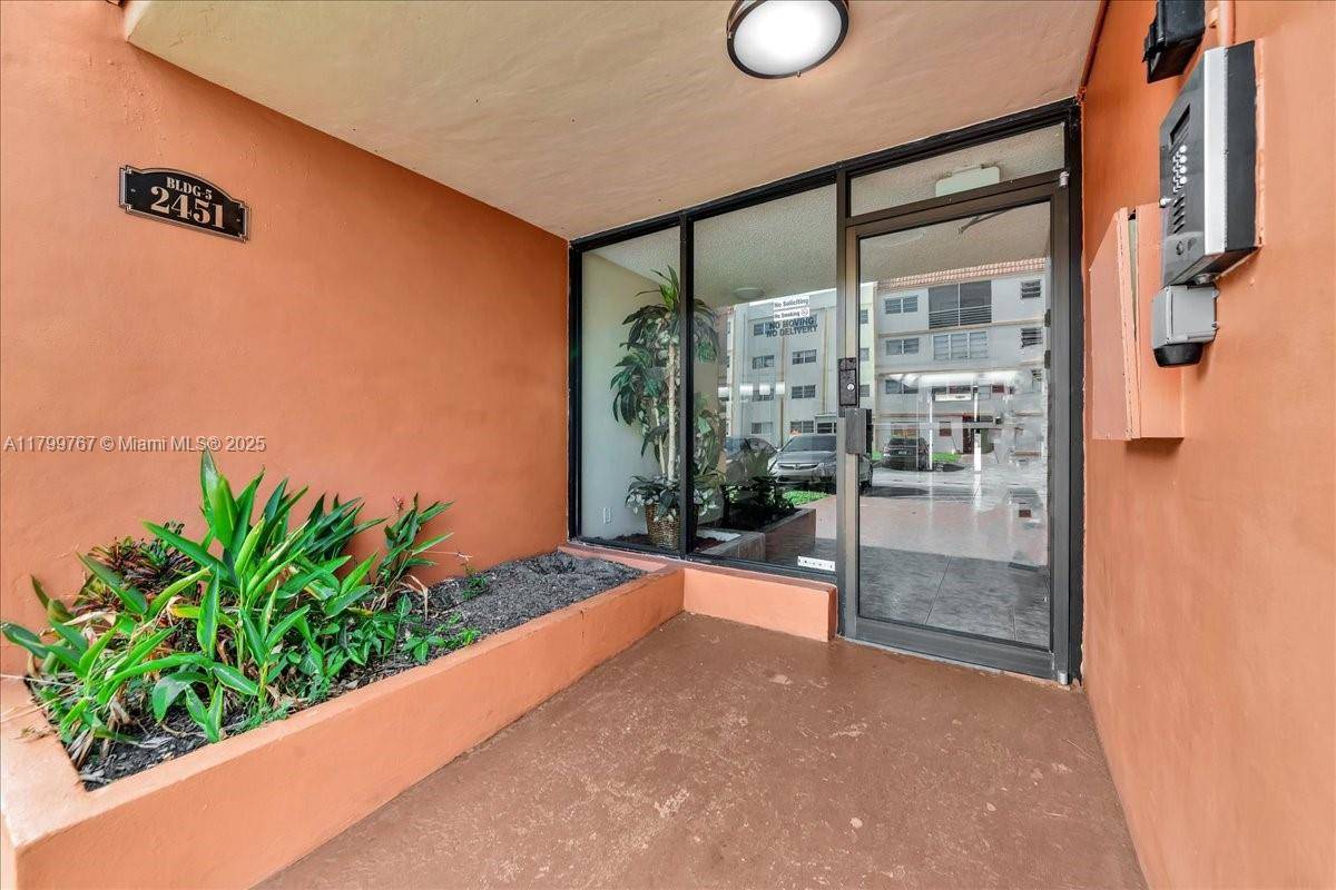 Lauderhill, FL 33313,2451 NW 41st Ave #304
