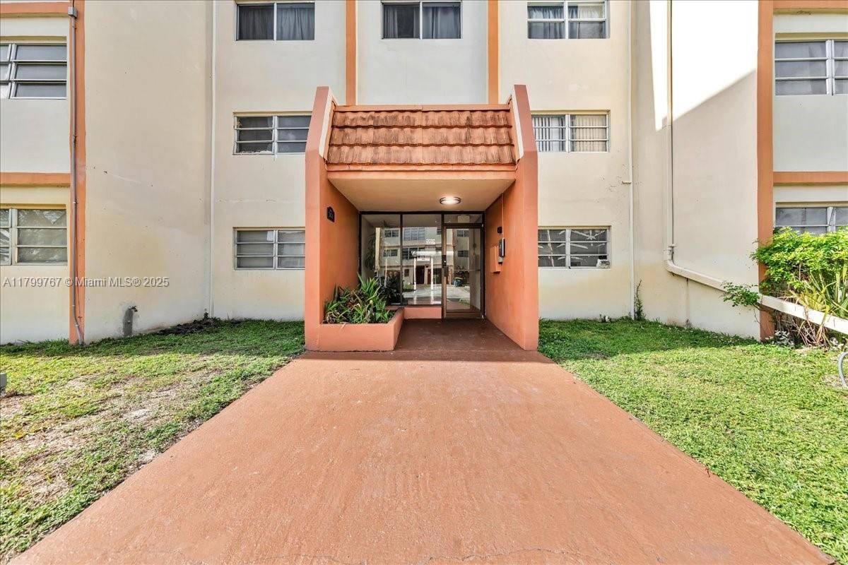Lauderhill, FL 33313,2451 NW 41st Ave #304