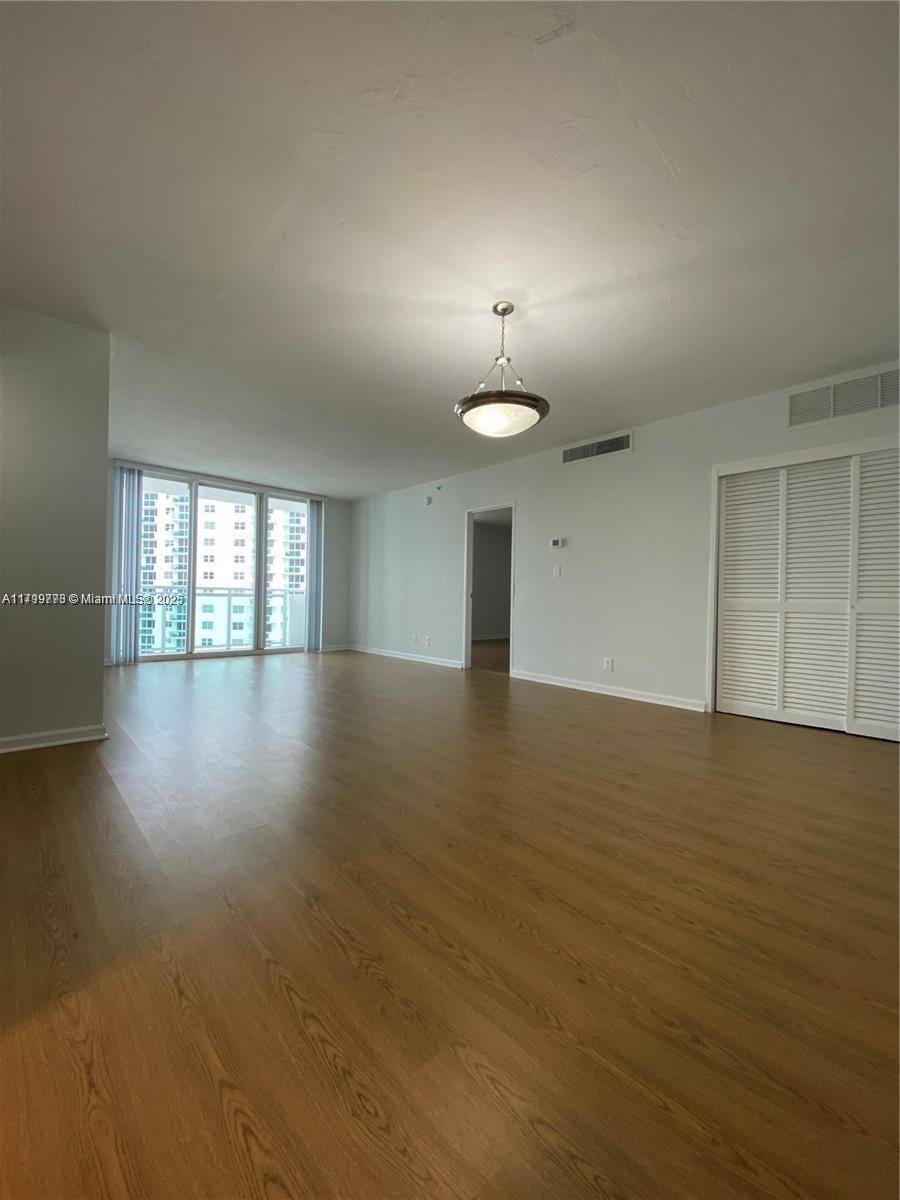 Hollywood, FL 33019,3001 S Ocean Dr #741