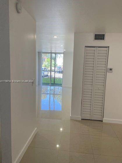 North Miami Beach, FL 33160,16950 W Dixie Hwy B141 Hwy #141