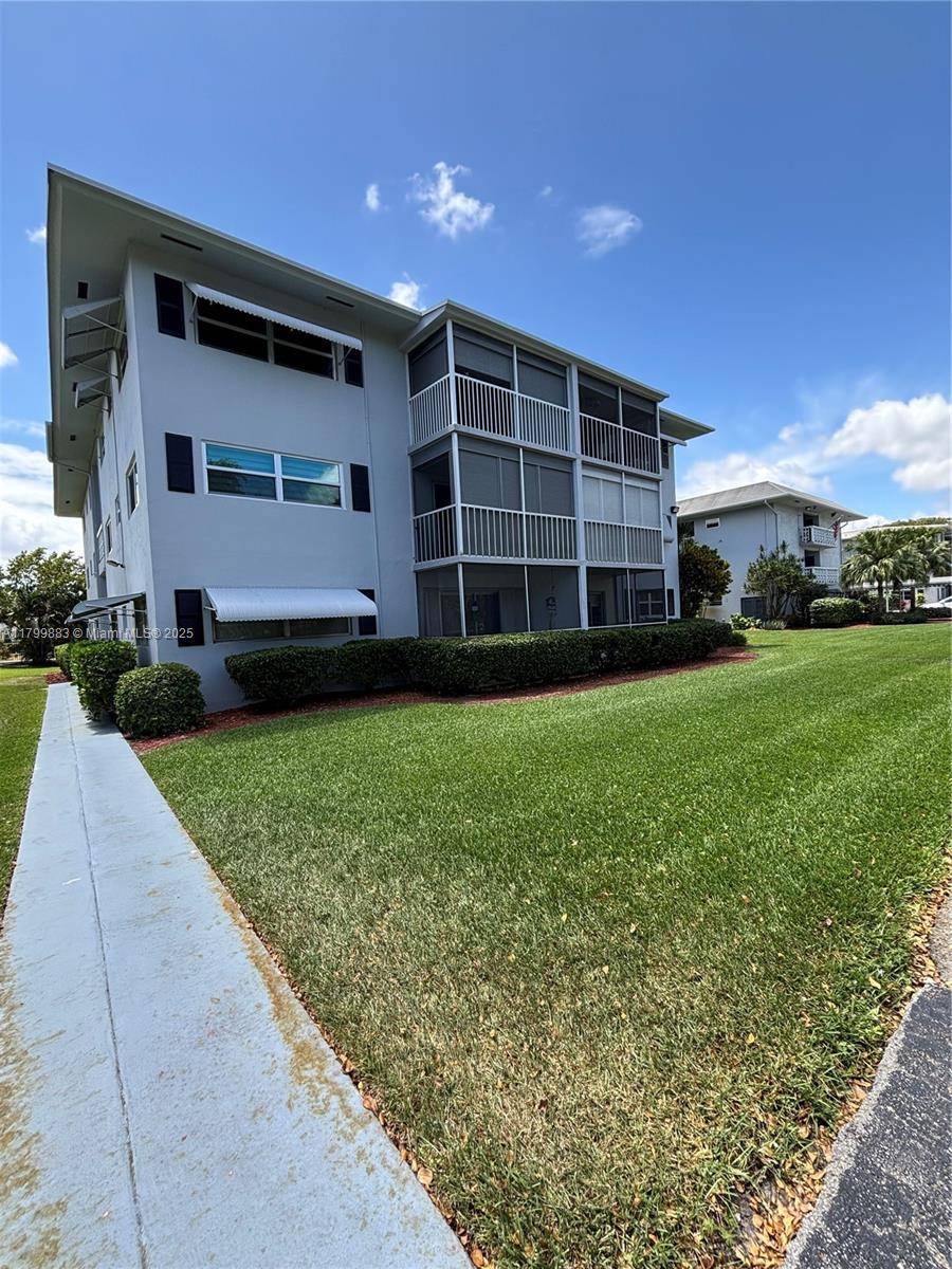 Hollywood, FL 33021,940 Hillcrest Ct #112