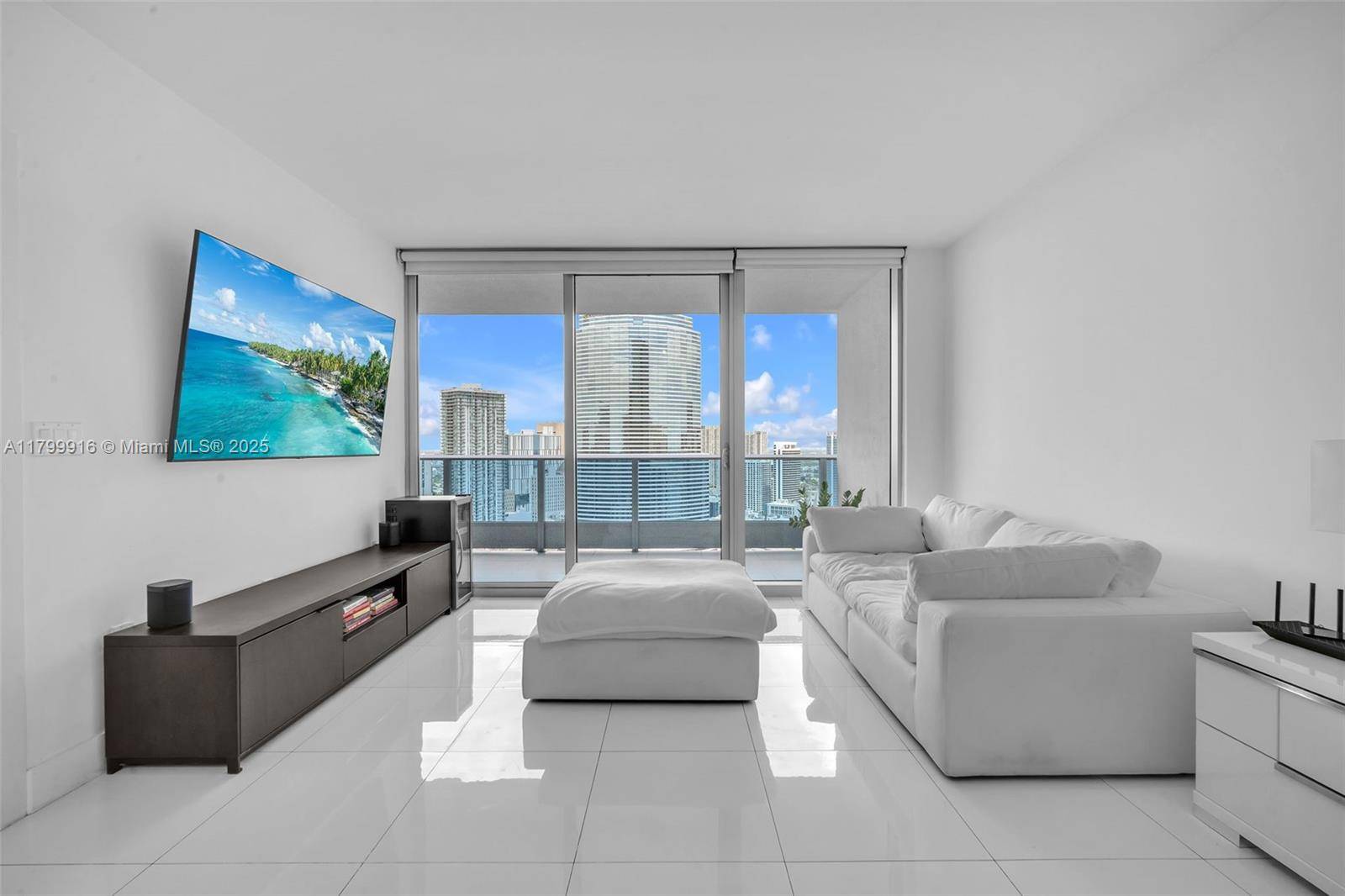 Miami, FL 33131,200 Biscayne Boulevard Way #4012