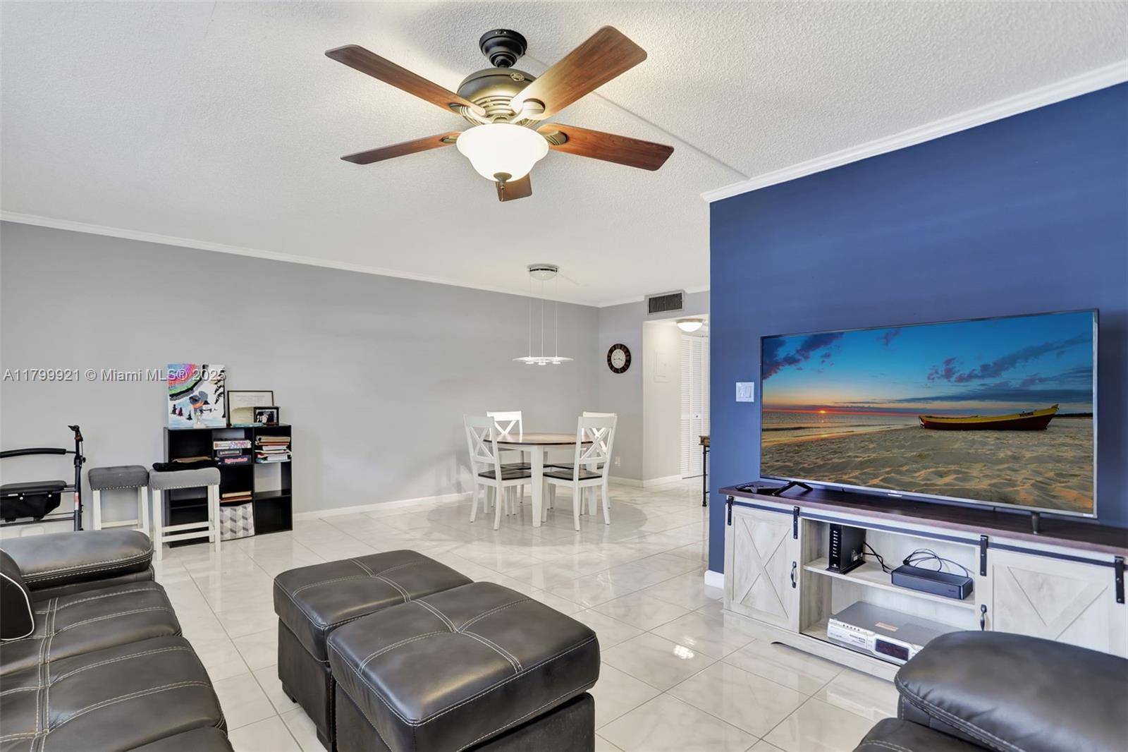 Coconut Creek, FL 33066,2405 Antigua Cir #E1