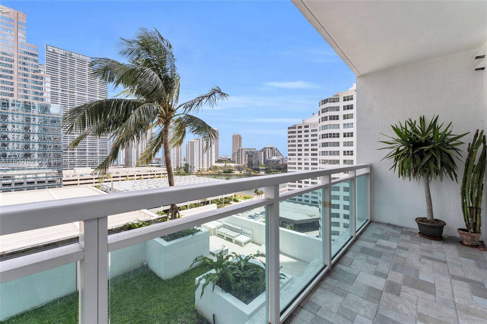 Miami, FL 33131,950 Brickell Bay Dr #1108