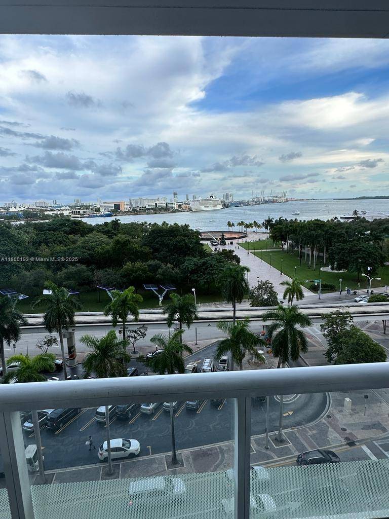Miami, FL 33132,50 Biscayne Blvd #906