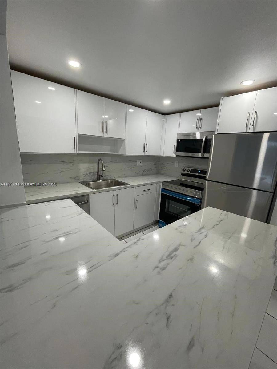 North Miami, FL 33161,1465 NE 123rd St #412