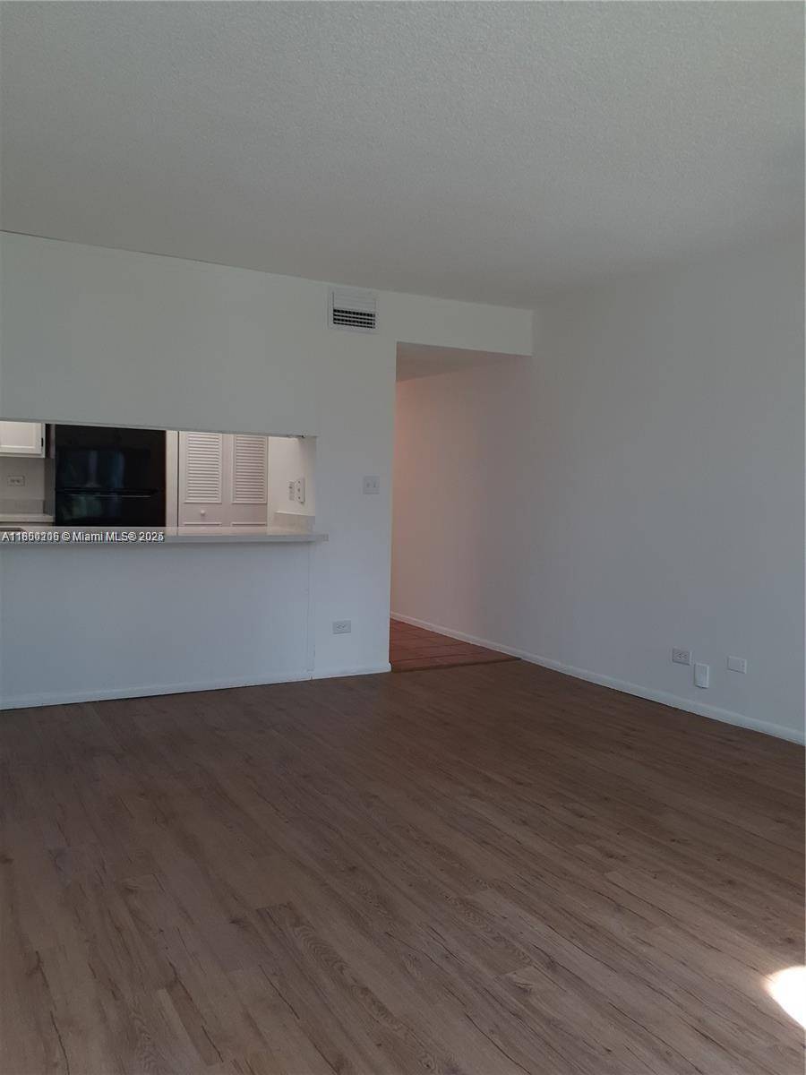 Lauderhill, FL 33319,3670 Inverrary Dr #2M