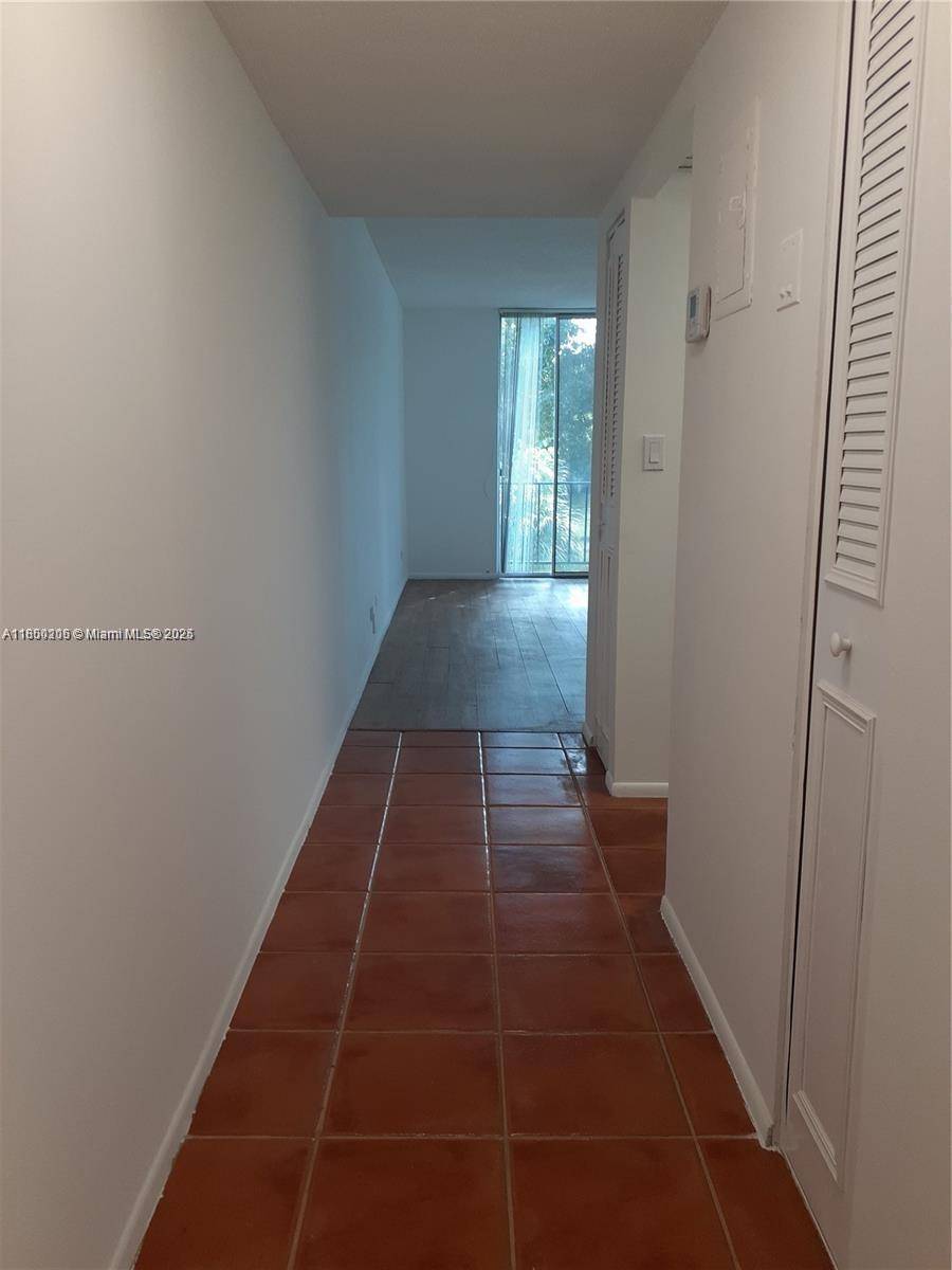 Lauderhill, FL 33319,3670 Inverrary Dr #2M