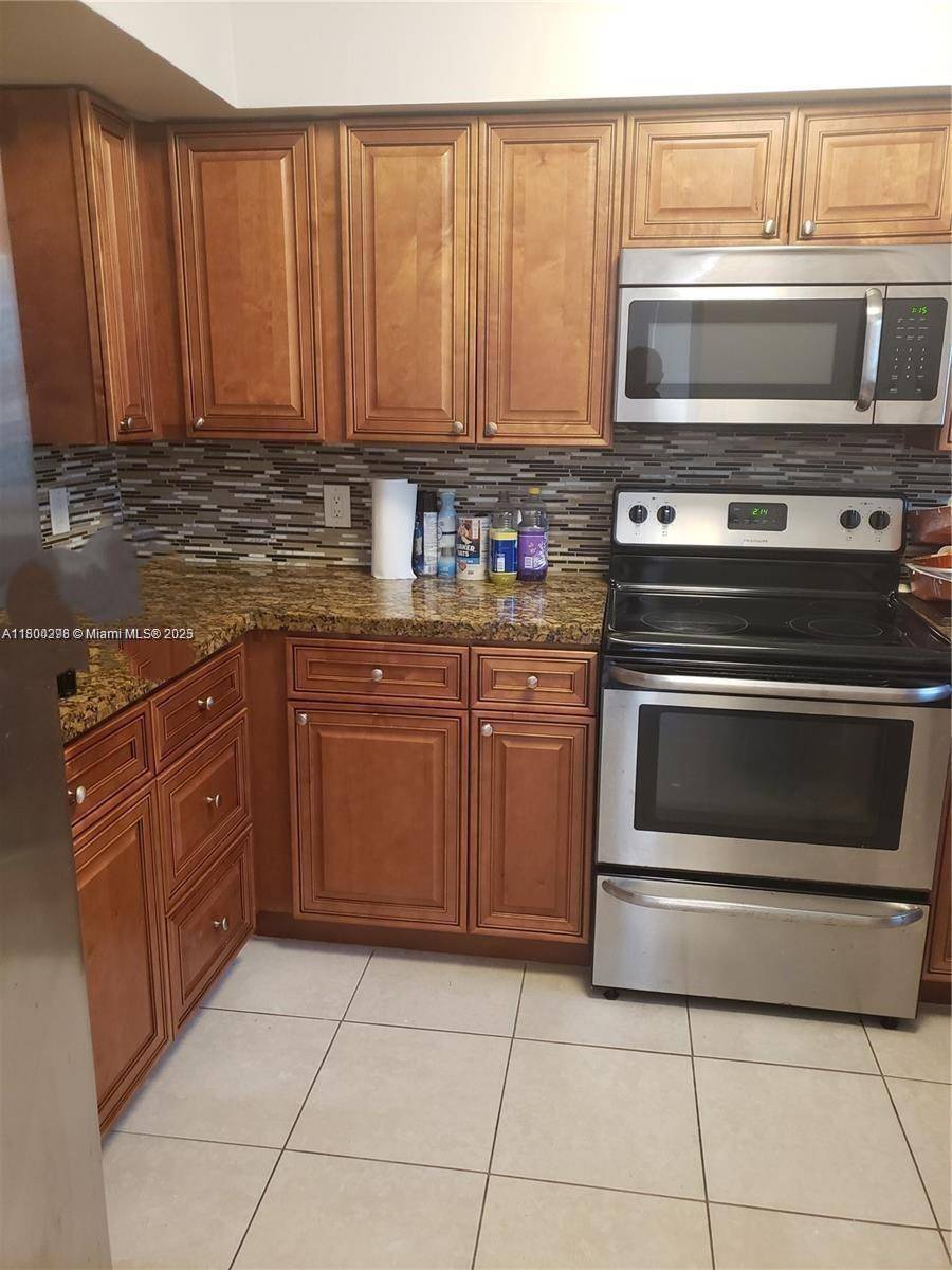 Hollywood, FL 33020,2520 Van Buren St #7