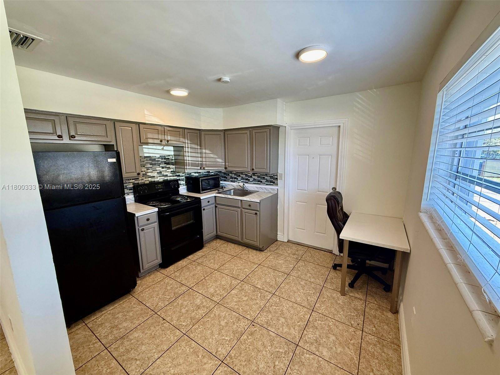 Wilton Manors, FL 33311,2633 NW 9th Ave #1