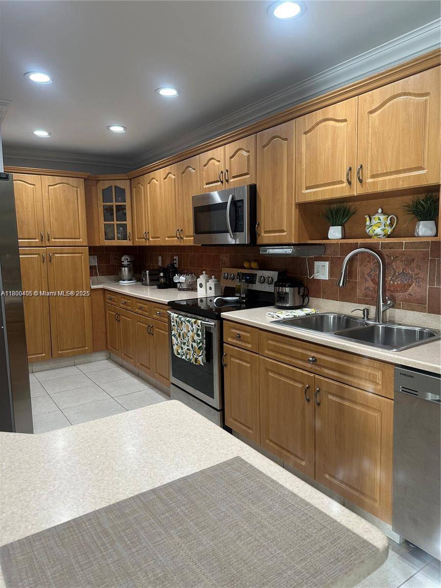 Hialeah, FL 33012,5505 W 14th Ln #0
