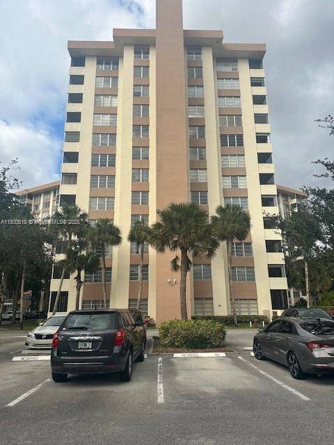 Coral Springs, FL 33065,10777 W Sample Rd #610