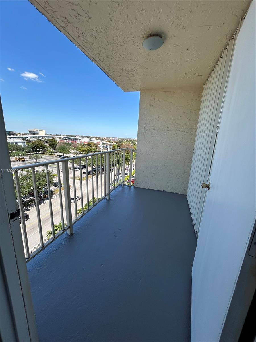 Hialeah, FL 33012,4675 W 18th Ct #806