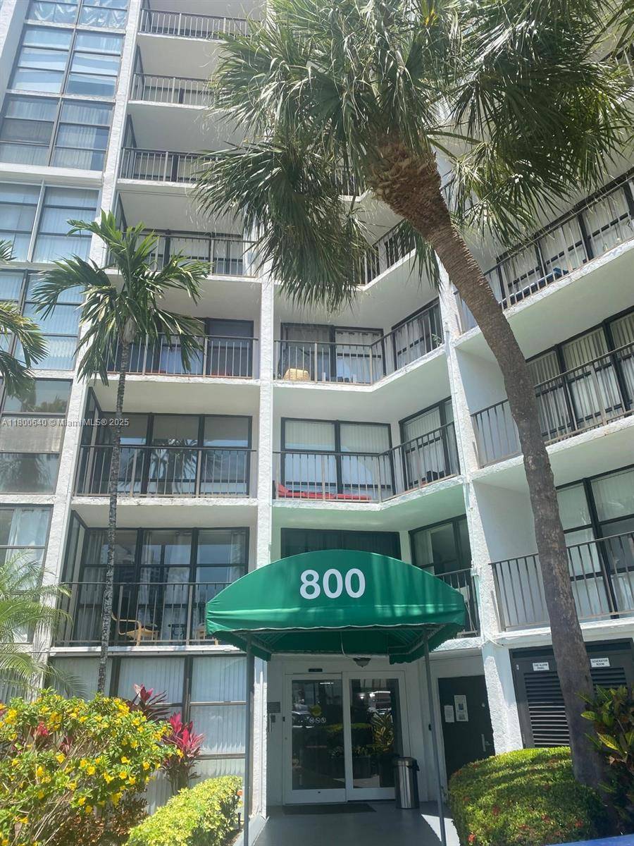 Hallandale Beach, FL 33009,800 Parkview Dr #104