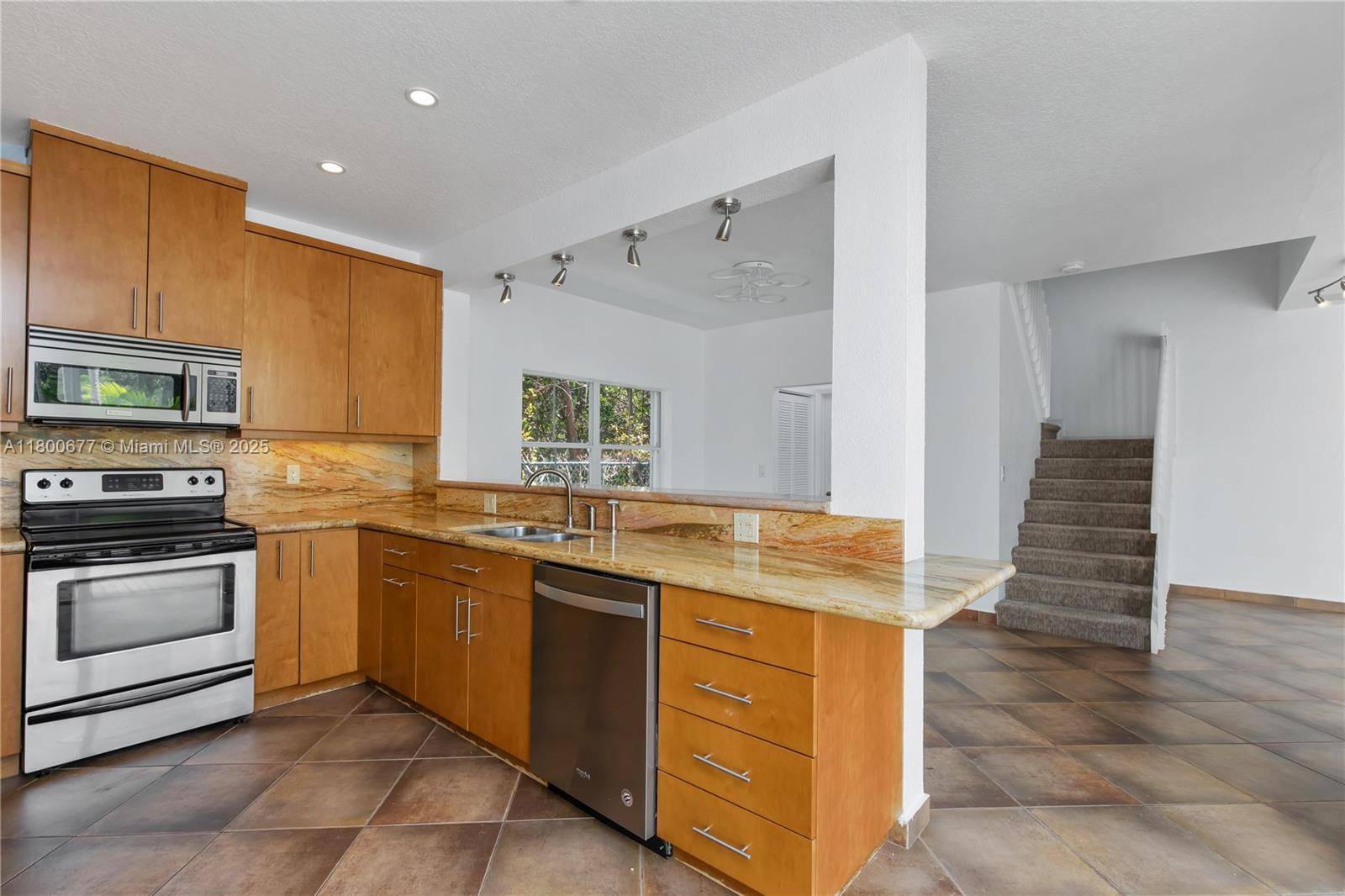 Hollywood, FL 33019,935 Corkwood St #935
