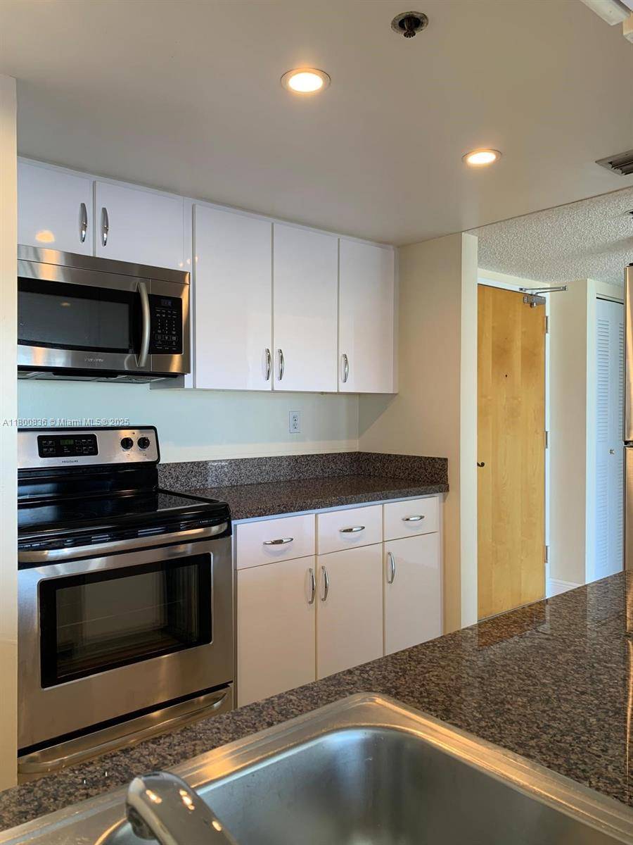 North Bay Village, FL 33141,7601 E Treasure Dr #714