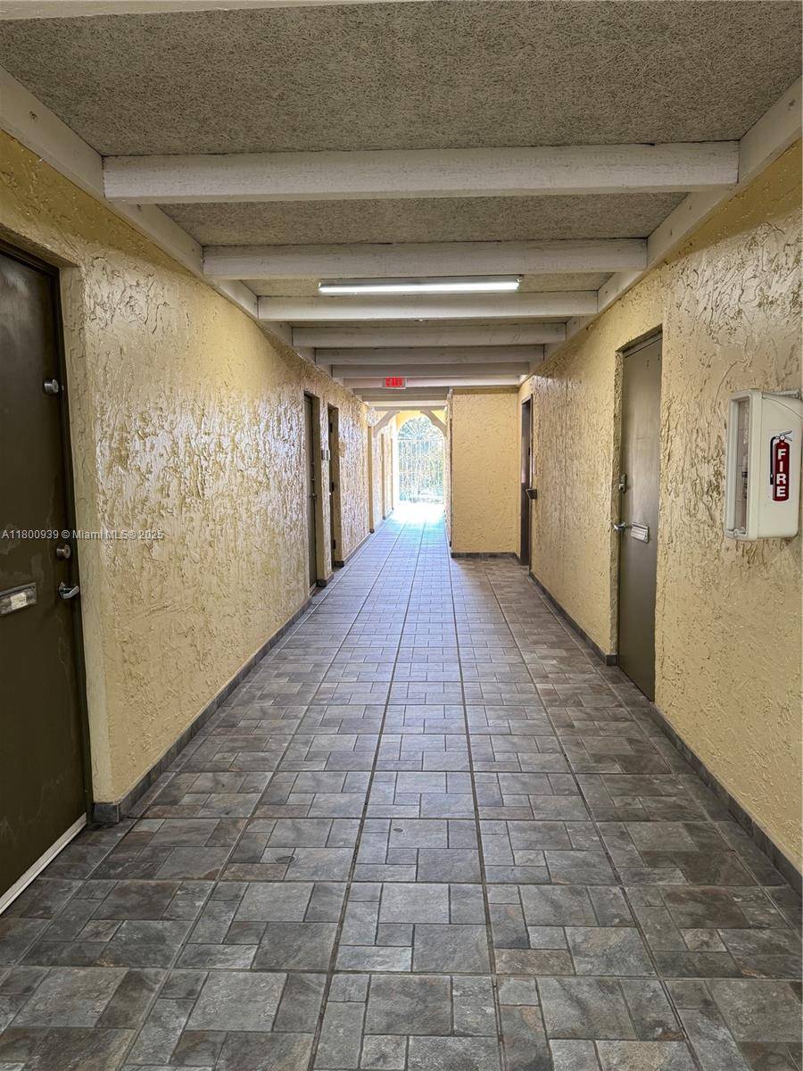 Palmetto Bay, FL 33157,9000 SW 152nd St #202