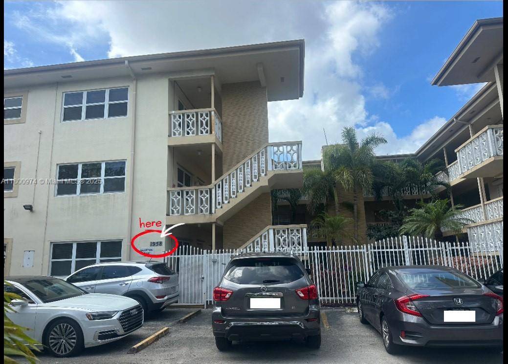 Hollywood, FL 33020,1958 Monroe St #102