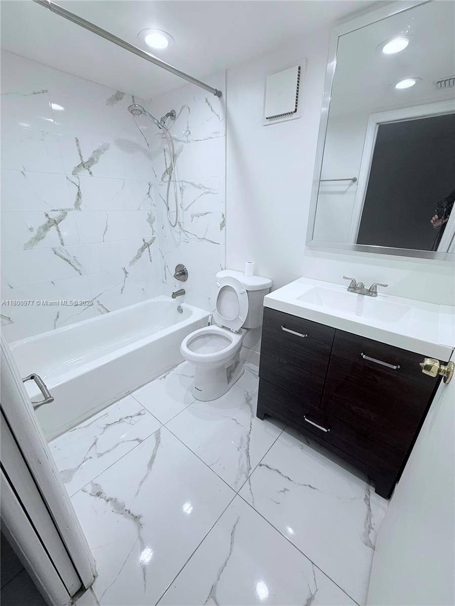 Miami, FL 33176,10835 SW 112th Ave #206