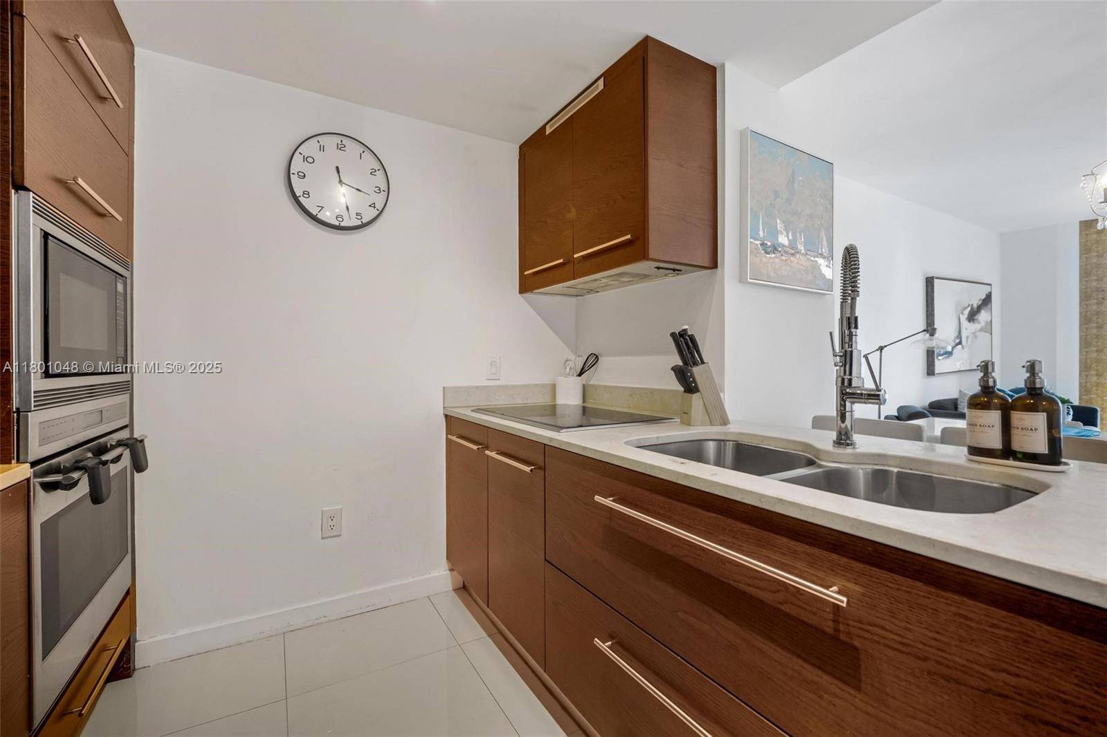Miami, FL 33131,485 Brickell Ave #1609