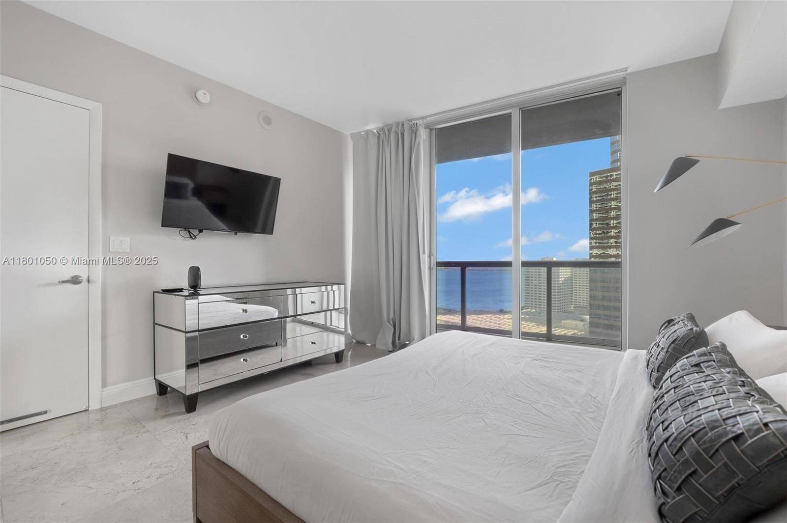 Miami, FL 33131,485 Brickell Ave #1909