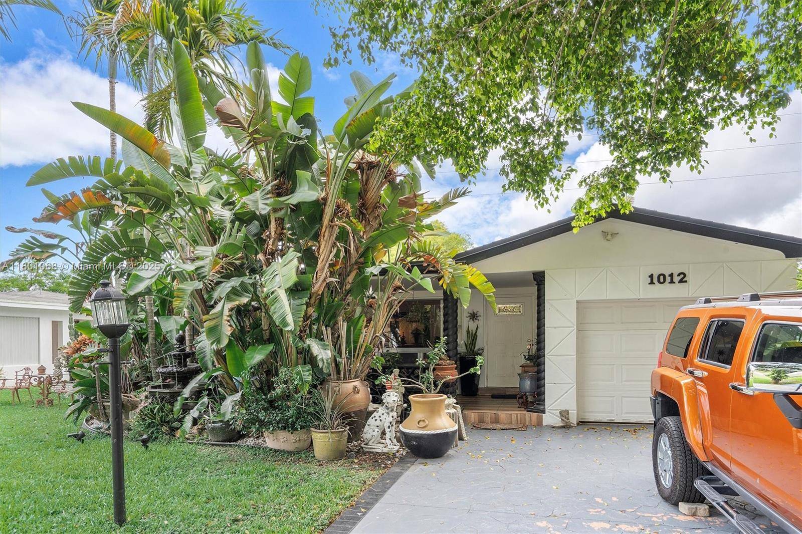 Hallandale Beach, FL 33009,1012 NE 8th St