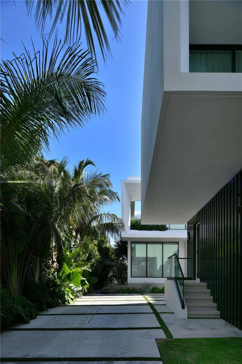 Miami Beach, FL 33139,375 N Hibiscus Dr