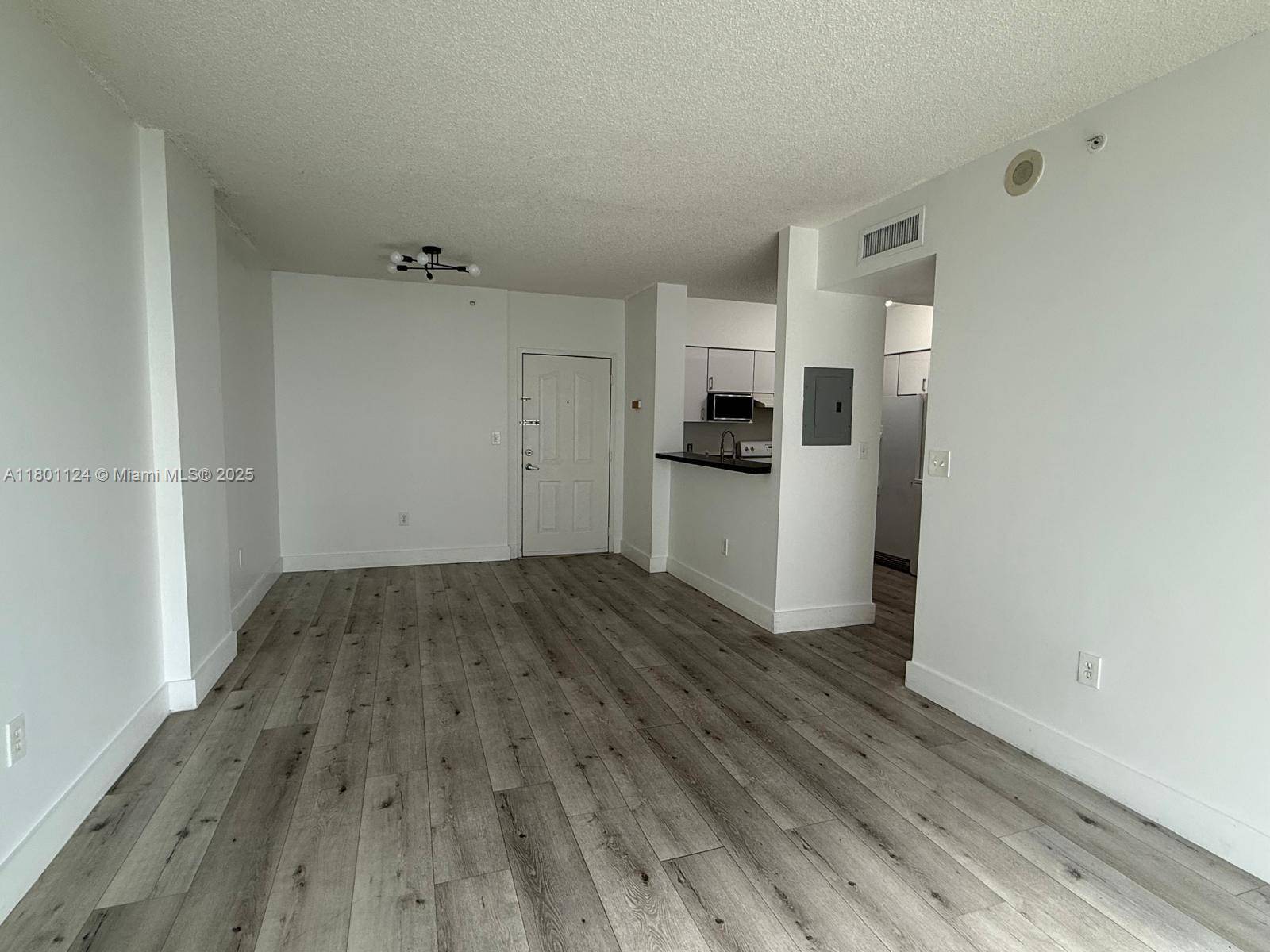 Miami, FL 33126,5091 NW 7th St #810