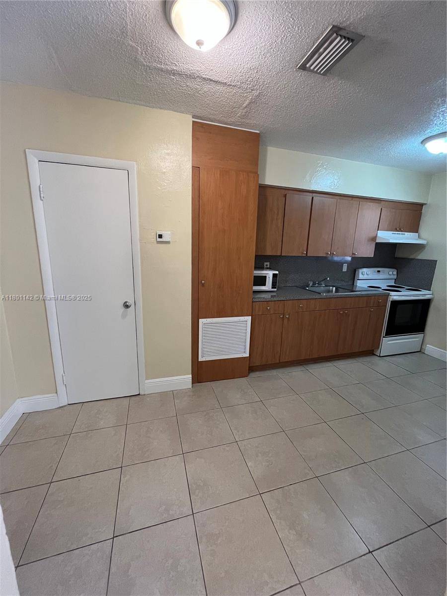 Hialeah, FL 33010,66 W 9th St